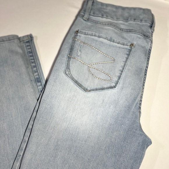 Distressed Seven7 Light Blue Women's Jeans - Picture 7 of 7